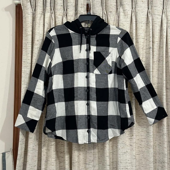 Torrid Black and White Plaid Button Down Shirt/Shacket Flannel - Picture 3 of 10